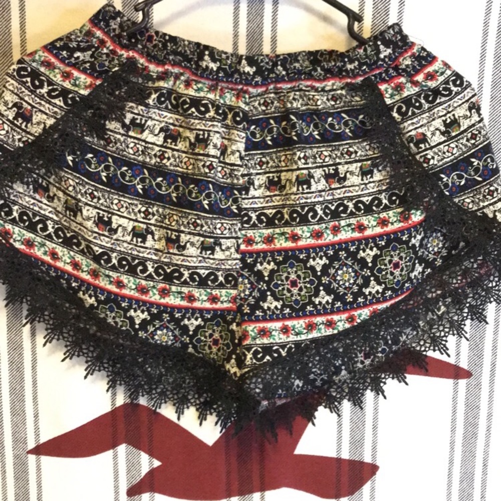Elephant lace shorts